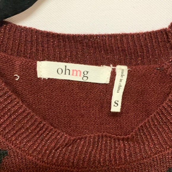 Burgundy Star Sweater - Picture 3 of 11